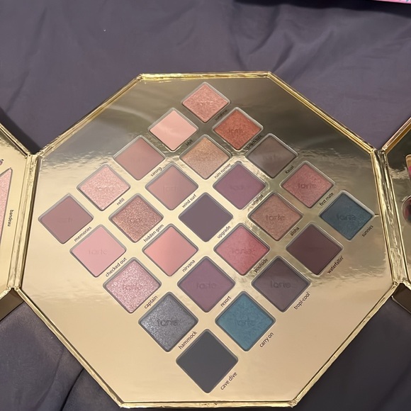 TARTE SWEET ESCAPE MAKEUP COLLECTOR'S SET - Picture 3 of 5